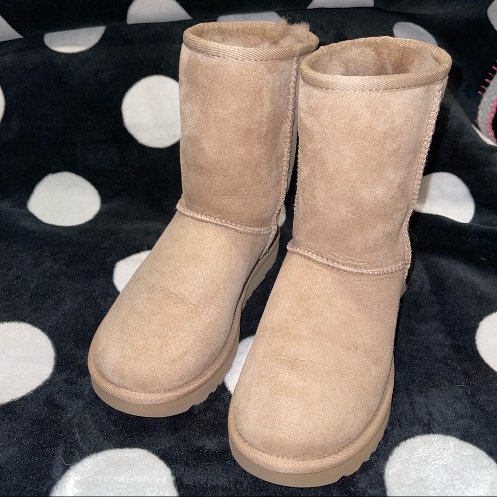 UGG BOOTS - Classic Short II - Fawn Tan Color - Women's Size 5